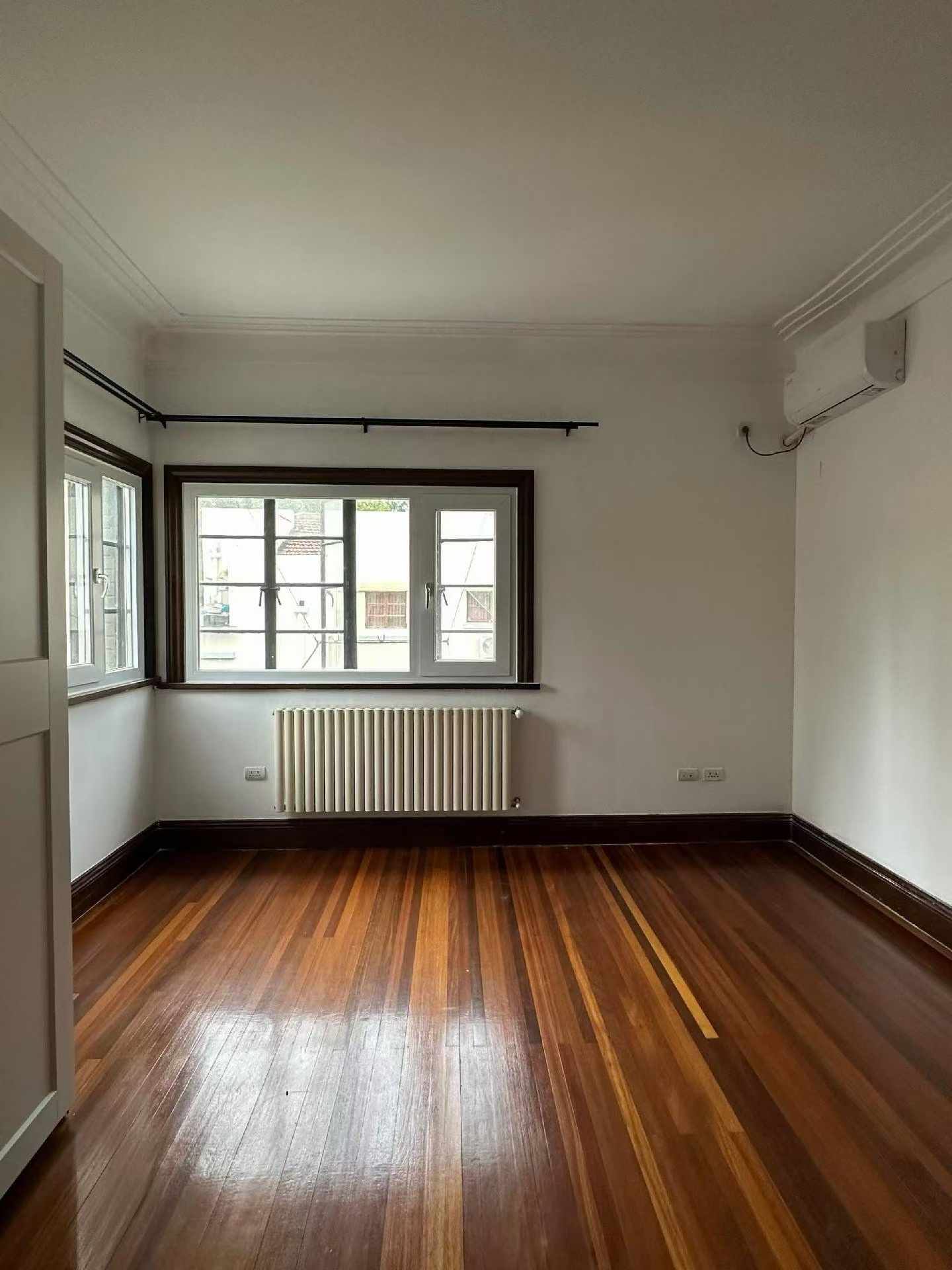 Fuxing-Road-Lane-House-FFC-160-sqm-3-Bed-3-Bath-Wall-Heating-Heritage-FFC-Shanghai-Rentals (4) Entire 3rd floor unit at Rose Villa, a 1937-1945 heritage compound in the Former French Concession. 160 sqm, 3 beds, wall heating, owner direct. 35,000 RMB/month.