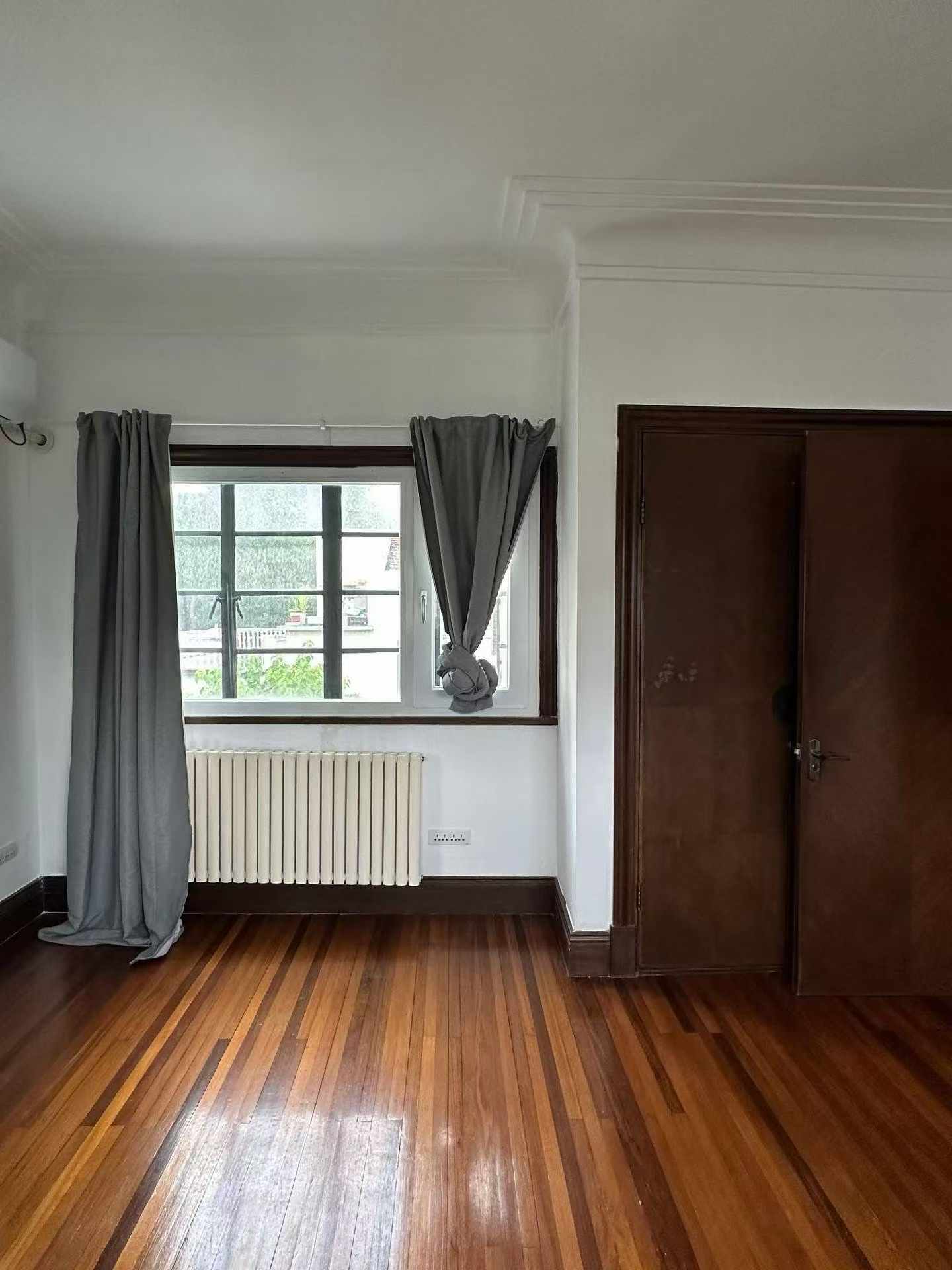 Fuxing-Road-Lane-House-FFC-160-sqm-3-Bed-3-Bath-Wall-Heating-Heritage-FFC-Shanghai-Rentals (5) Entire 3rd floor unit at Rose Villa, a 1937-1945 heritage compound in the Former French Concession. 160 sqm, 3 beds, wall heating, owner direct. 35,000 RMB/month.