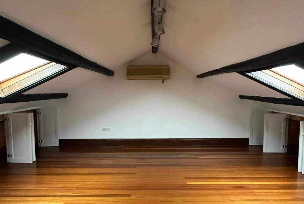 Entire 3rd floor unit at Rose Villa, a 1937-1945 heritage compound in the Former French Concession. 160 sqm, 3 beds, wall heating, owner direct. 35,000 RMB/month.