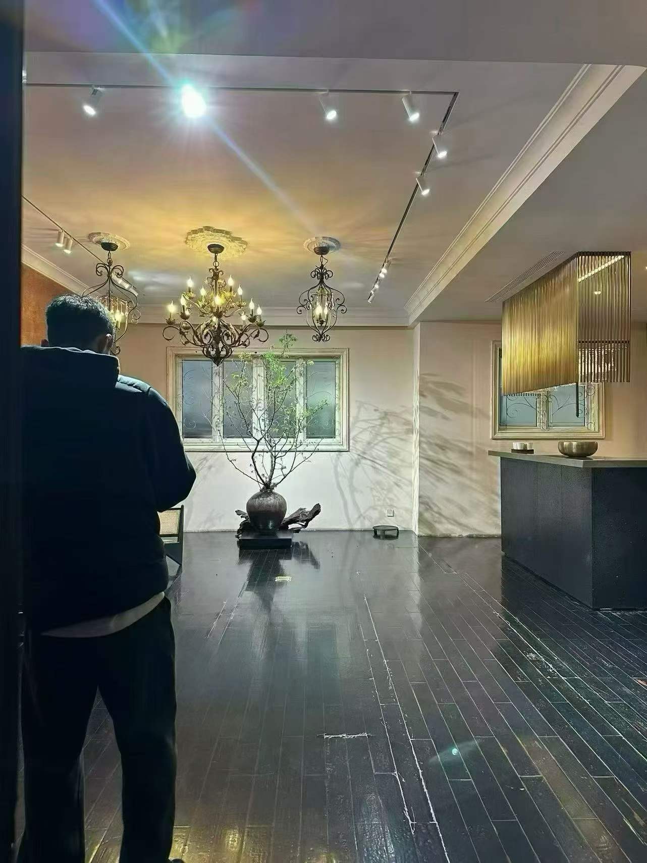 Taiyuan-Road-FFC-Garden-Studio-200-sqm-Creative-Office-Shanghai-Rentals (3) Lane house studio on Taiyuan Road with 200 sqm indoor space and 140 sqm private garden. Ideal for creative office, design studio, or photography workspace. 55,000 RMB/month.