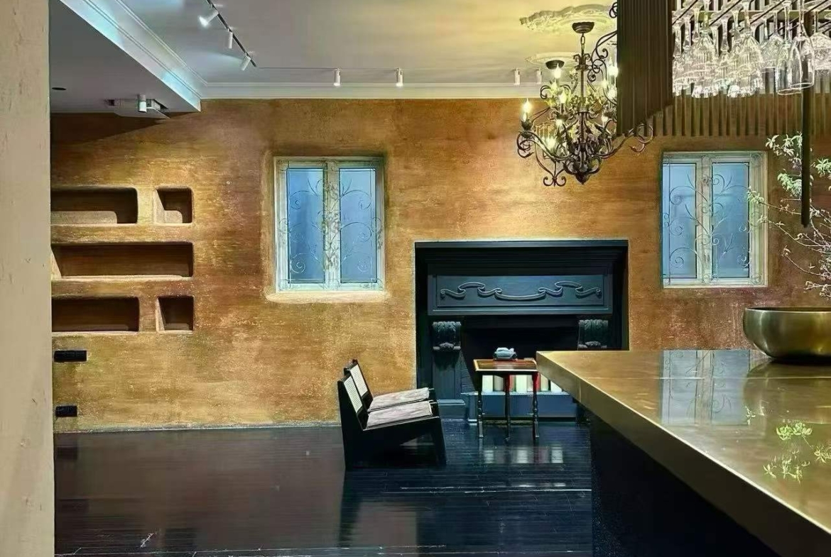 Lane house studio on Taiyuan Road with 200 sqm indoor space and 140 sqm private garden. Ideal for creative office, design studio, or photography workspace. 55,000 RMB/month.