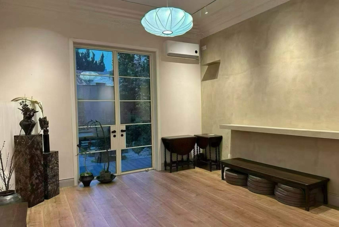 Lane house studio on Taiyuan Road with 200 sqm indoor space and 140 sqm private garden. Ideal for creative office, design studio, or photography workspace. 55,000 RMB/month.
