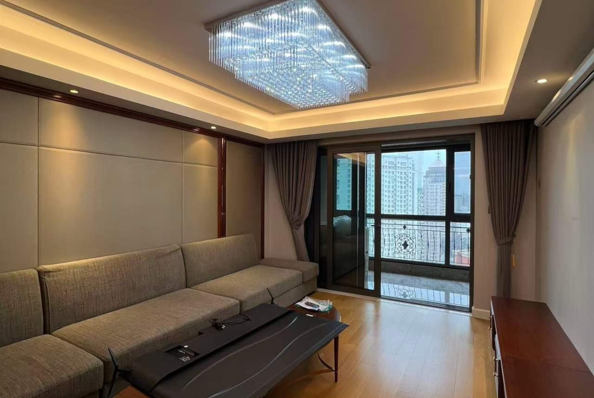 High floor 2-bed, 2-bath unit at The Palace Phase 2 in the Former French Concession. 140 sqm, underfloor heating, central AC, clubhouse amenities. 36,000 RMB/month.