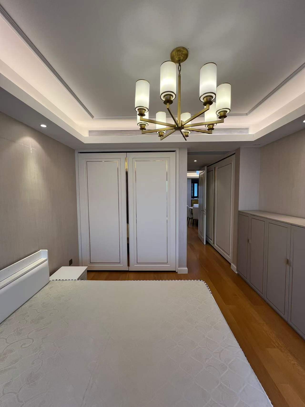 The-Palace-FFC-140-sqm-2-bed-2-bath-floor-heating-clubhouse-Shanghai-Rentals (2) High floor 2-bed, 2-bath unit at The Palace Phase 2 in the Former French Concession. 140 sqm, underfloor heating, central AC, clubhouse amenities. 36,000 RMB/month.