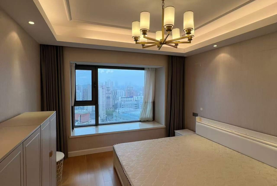 High floor 2-bed, 2-bath unit at The Palace Phase 2 in the Former French Concession. 140 sqm, underfloor heating, central AC, clubhouse amenities. 36,000 RMB/month.