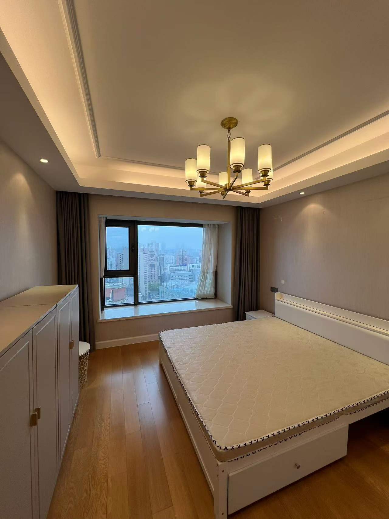 The-Palace-FFC-140-sqm-2-bed-2-bath-floor-heating-clubhouse-Shanghai-Rentals (3) High floor 2-bed, 2-bath unit at The Palace Phase 2 in the Former French Concession. 140 sqm, underfloor heating, central AC, clubhouse amenities. 36,000 RMB/month.