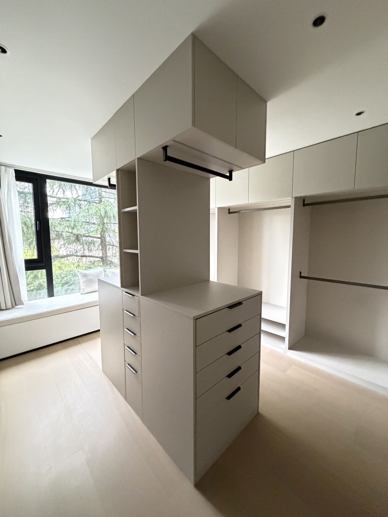 The-Summit-FFC-Anfu-Road-280-sqm-5-Bed-4-Bath-Penthouse-Duplex-Terrace-Floor-Heating-Shanghai-Rentals (11) Top floor penthouse at The Summit in the Former French Concession. 5+1 bedrooms, 4 bathrooms, large private terrace. Steps from Anfu Road. 100,000 RMB/month.