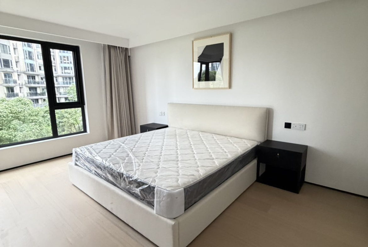 Top floor penthouse at The Summit in the Former French Concession. 5+1 bedrooms, 4 bathrooms, large private terrace. Steps from Anfu Road. 100,000 RMB/month.