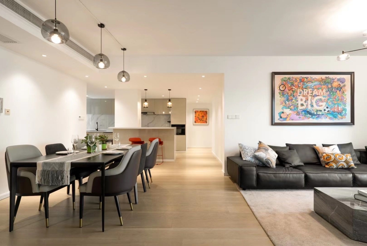 High floor unit at Wellington Garden on Huaihai Road. 3+1 bedrooms, 2 bathrooms, 230 sqm, underfloor heating, central AC. Ready to move in. 49,800 RMB/month.