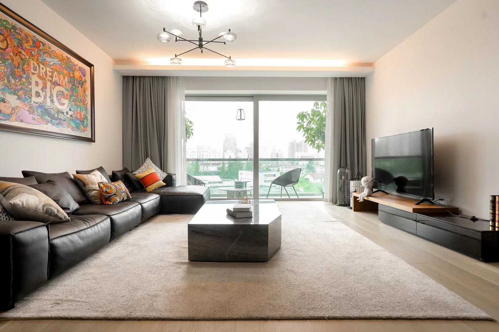 Wellington-Garden-FFC-230-sqm-4-Bed-2-Bath-Floor-Heating-Shanghai-Rentals (2) High floor unit at Wellington Garden on Huaihai Road. 3+1 bedrooms, 2 bathrooms, 230 sqm, underfloor heating, central AC. Ready to move in. 49,800 RMB/month.