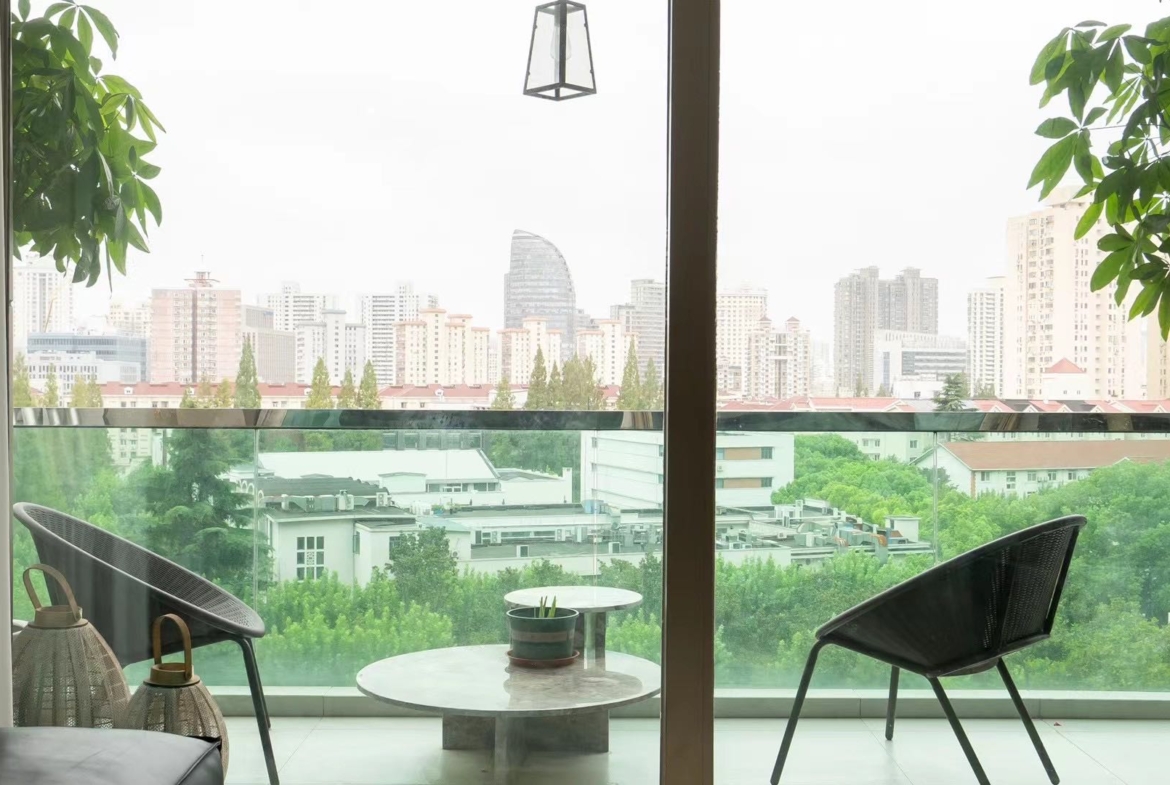 High floor unit at Wellington Garden on Huaihai Road. 3+1 bedrooms, 2 bathrooms, 230 sqm, underfloor heating, central AC. Ready to move in. 49,800 RMB/month.