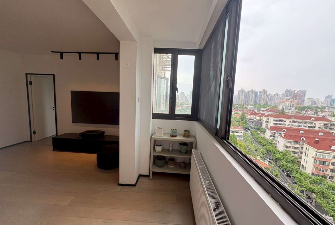 3-bed, 2-bath unit at Xingguo Mansion on Wukang Road / Huaihai Road. 150 sqm, third bedroom can be office, oven, wall heating. 26,000 RMB/month negotiable.