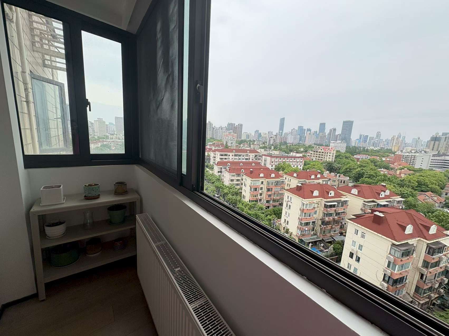 Xingguo-Mansion-Wukang-Road-FFC-150-sqm-3-Bed-2-Bath-wall-Heating-shanghai-rentals (3) 3-bed, 2-bath unit at Xingguo Mansion on Wukang Road / Huaihai Road. 150 sqm, third bedroom can be office, oven, wall heating. 26,000 RMB/month negotiable.
