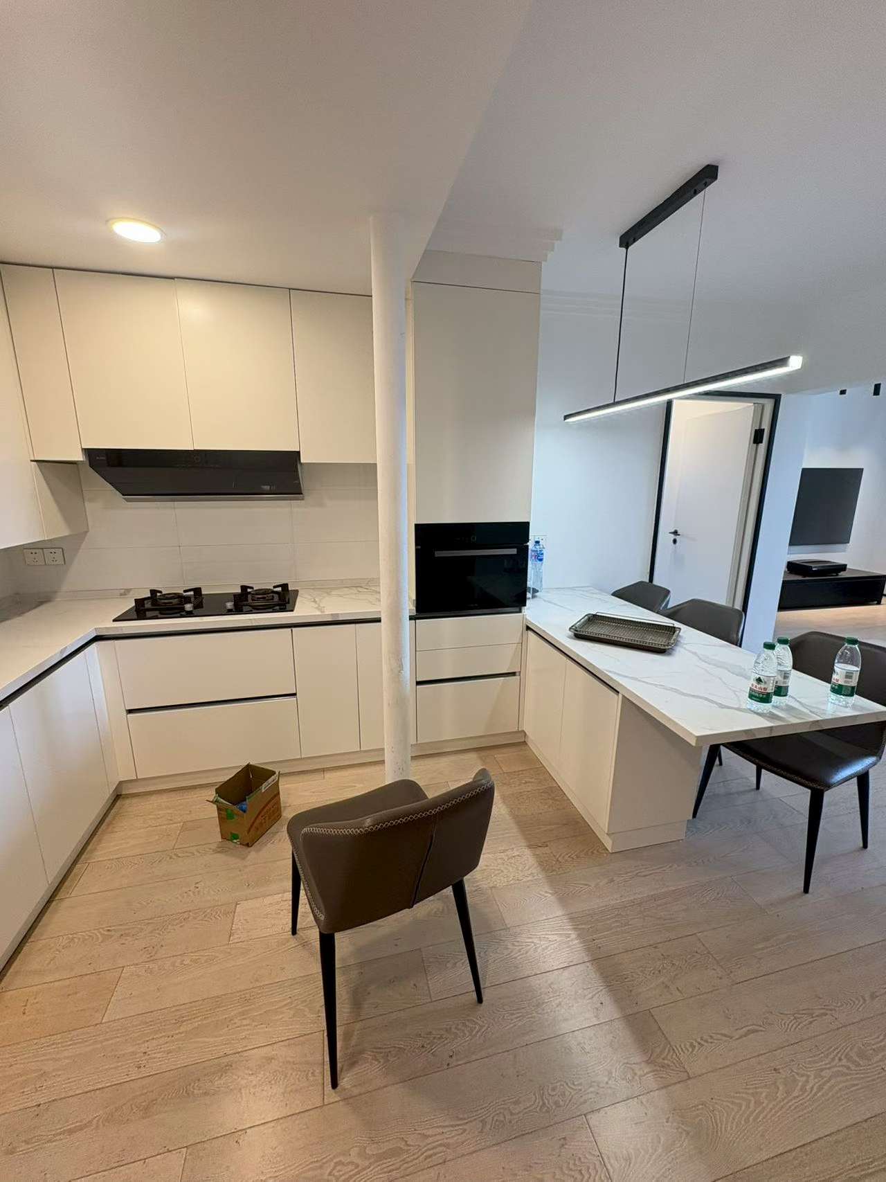 Xingguo-Mansion-Wukang-Road-FFC-150-sqm-3-Bed-2-Bath-wall-Heating-shanghai-rentals (4) 3-bed, 2-bath unit at Xingguo Mansion on Wukang Road / Huaihai Road. 150 sqm, third bedroom can be office, oven, wall heating. 26,000 RMB/month negotiable.