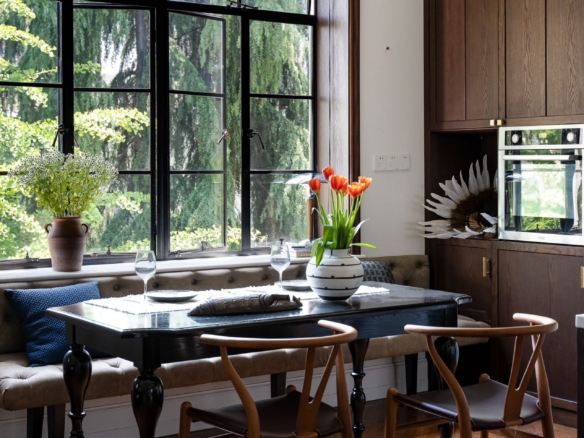 1-bedroom apartment on Xingguo Road with garden view. 90 sqm, north-south through layout, central FFC location. 19,000 RMB/month.