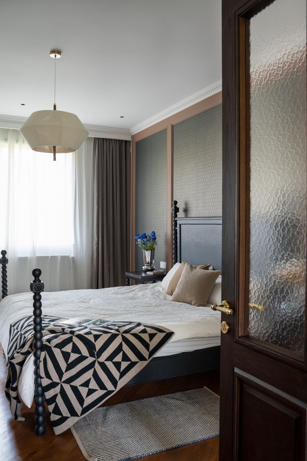 Xingguo-Road-Heritage-Apartment-FFC-90-sqm-1-Bed-Garden View-shanghai-rentals (5) 1-bedroom apartment on Xingguo Road with garden view. 90 sqm, north-south through layout, central FFC location. 19,000 RMB/month.