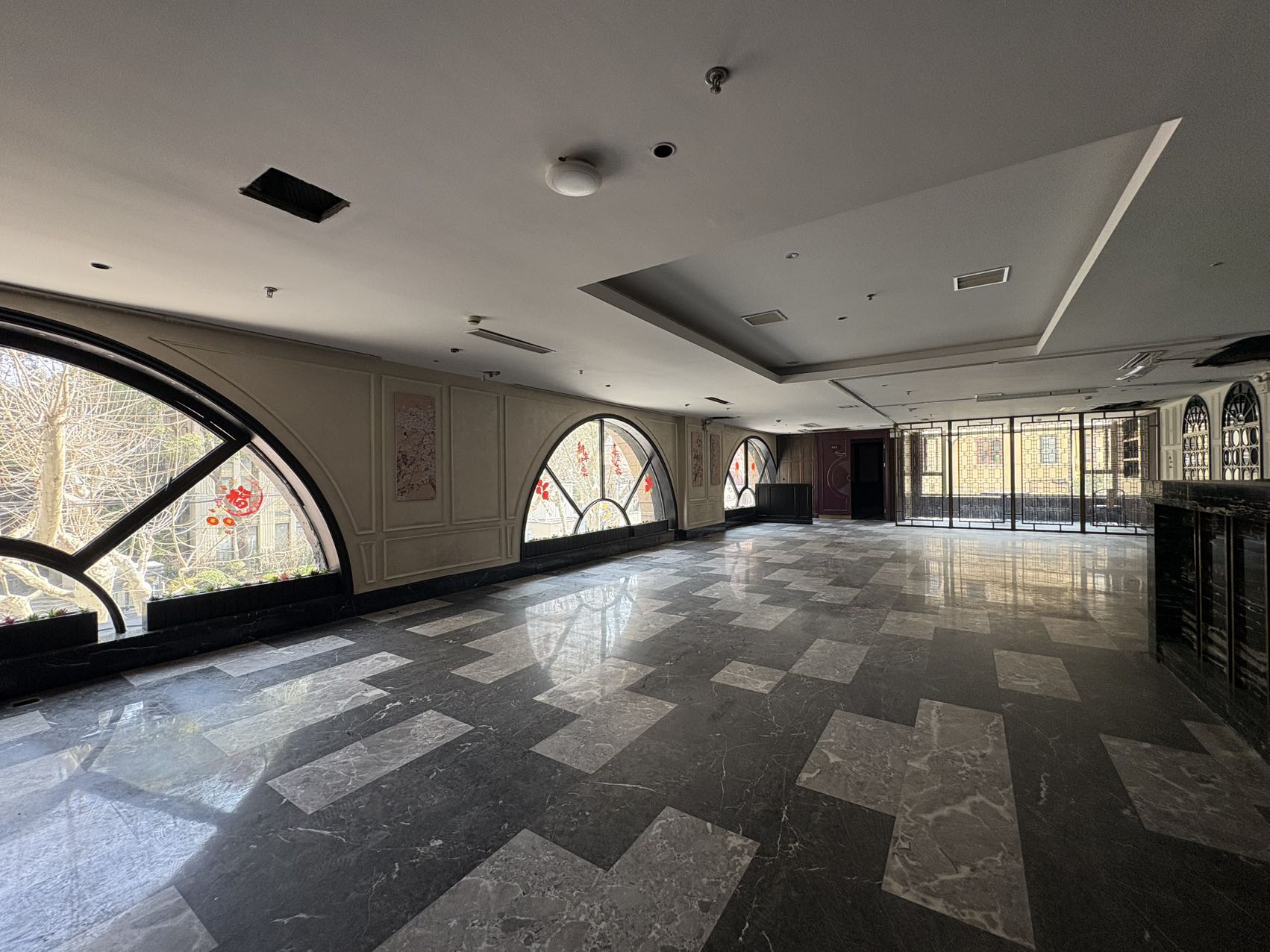 ffc-old-xuhui-entire-2nd-floor-retail-552sqm-shanghai-rentals (3) Entire 2nd floor retail space at Wulumuqi South Road / Jianguo West Road. 552 sqm, private entrance, elevator, 3-4 parking spaces included. No F&B/bar. 7 RMB/sqm/day.