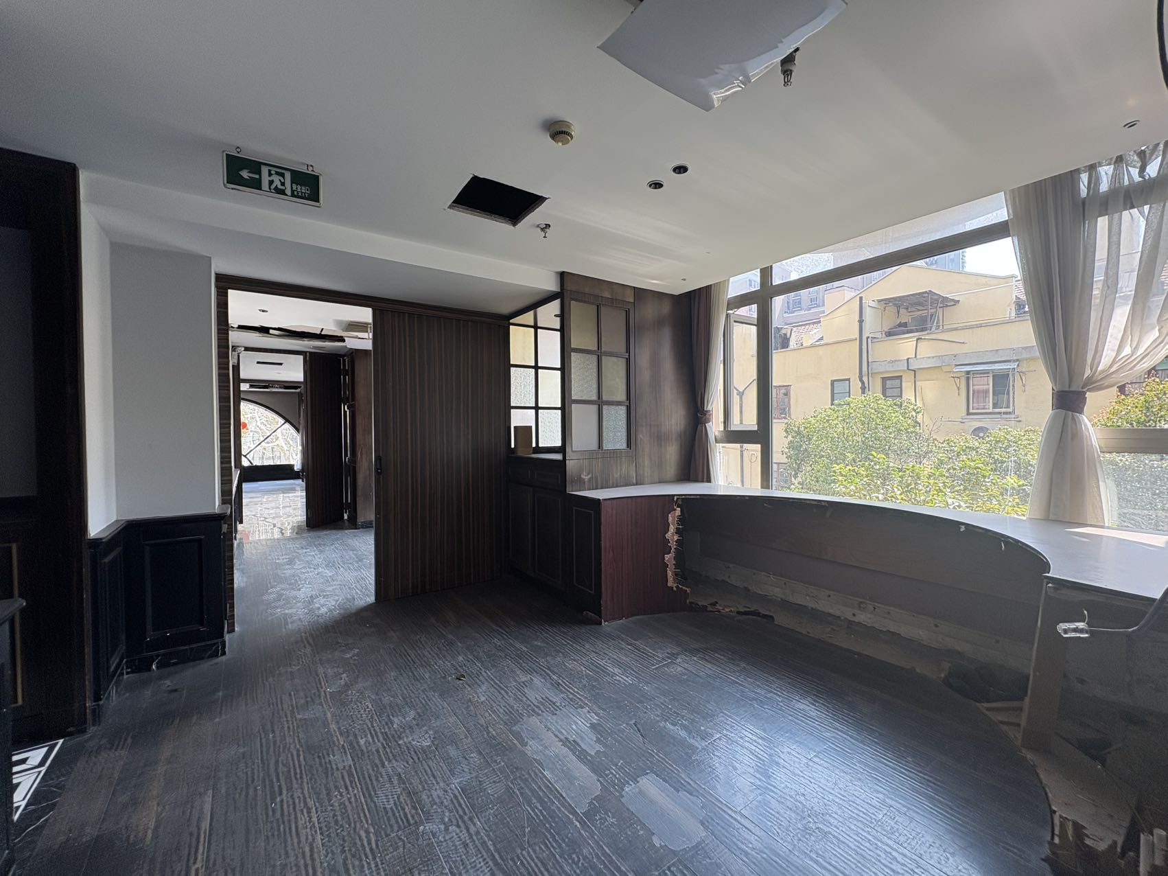 ffc-old-xuhui-entire-2nd-floor-retail-552sqm-shanghai-rentals (7) Entire 2nd floor retail space at Wulumuqi South Road / Jianguo West Road. 552 sqm, private entrance, elevator, 3-4 parking spaces included. No F&B/bar. 7 RMB/sqm/day.