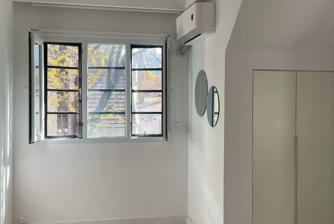 eritage lane house in YUqing Road's Aitang Xincun. 2 beds, 2 baths, 3rd floor entire unit, triple south-facing, underfloor heating. 21,000 RMB/month.