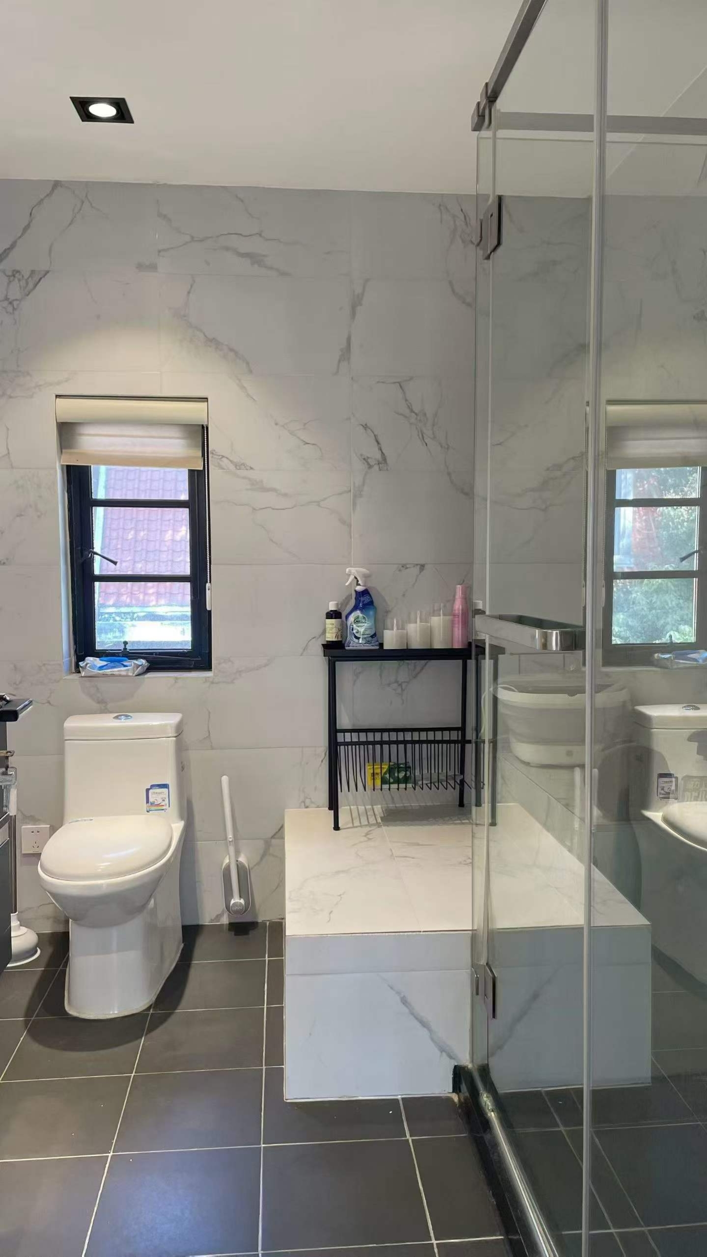 huashan-road-lane-house-garden-floor-heating (5) eritage lane house in YUqing Road's Aitang Xincun. 2 beds, 2 baths, 3rd floor entire unit, triple south-facing, underfloor heating. 21,000 RMB/month.
