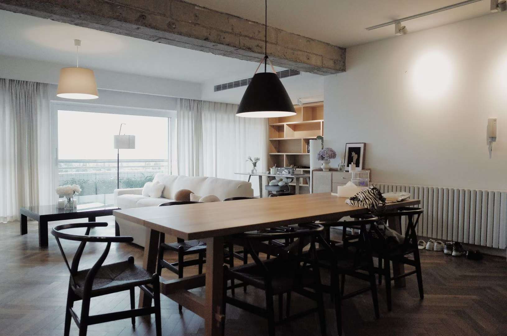 kingsville-anfu-road-ffc-238sqm-3-bed-3-bath-maids-room-wall-heating-shanghai-rentals (2) High-floor 3-bed unit at Kingsville on Anfu Road. 238 sqm, maid's room, 3 baths, central AC, wall heating, 40% greenery. 48,000 RMB/month