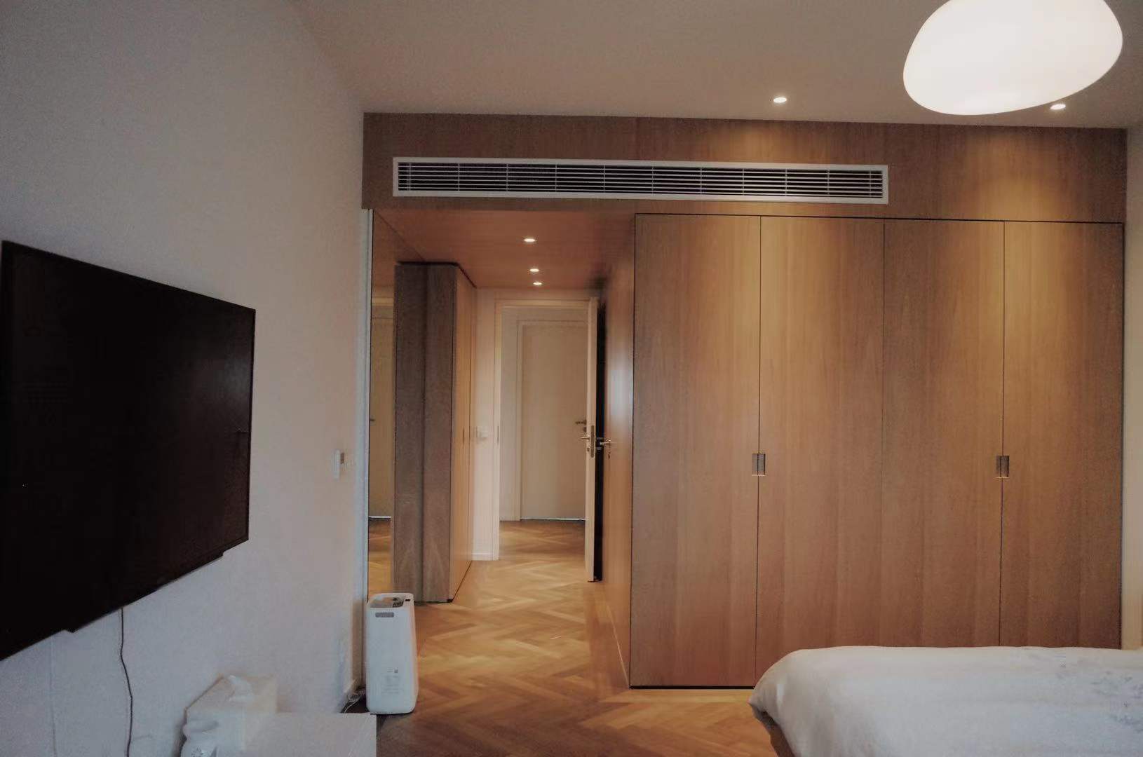 kingsville-anfu-road-ffc-238sqm-3-bed-3-bath-maids-room-wall-heating-shanghai-rentals (5) High-floor 3-bed unit at Kingsville on Anfu Road. 238 sqm, maid's room, 3 baths, central AC, wall heating, 40% greenery. 48,000 RMB/month