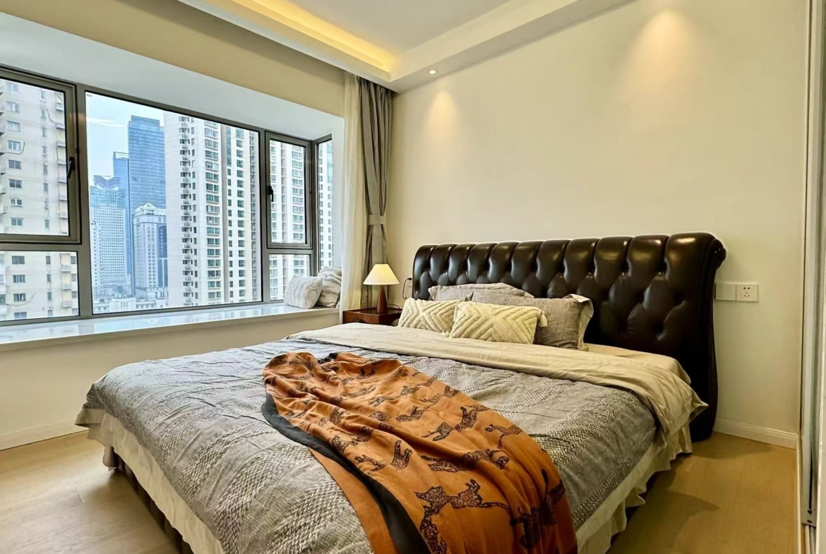 2-bed, 2-bath unit at One Park Avenue in Jing'an. 18th floor, 120 sqm, central AC, underfloor heating. Close to Jing'an Temple Station. 28,600 RMB/month.