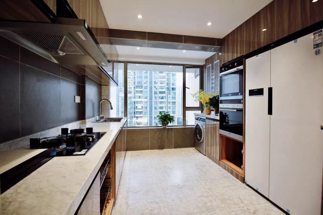 2-bed, 2-bath unit at One Park Avenue in Jing'an. 18th floor, 120 sqm, central AC, underfloor heating. Close to Jing'an Temple Station. 28,600 RMB/month.