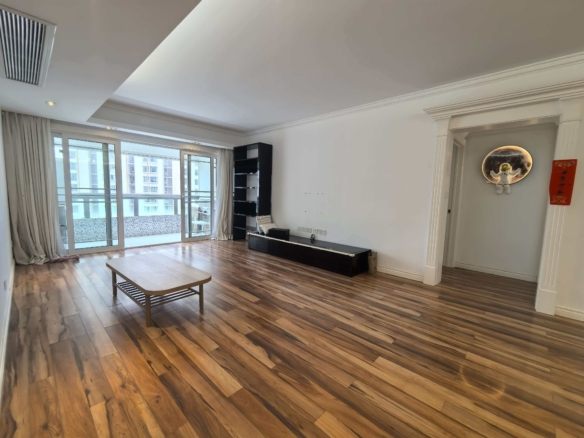 4-bed, 3-bath unit at One Park Avenue in Jing'an. 176 sqm, underfloor heating, central AC. Building king location. 38,000 RMB/month.