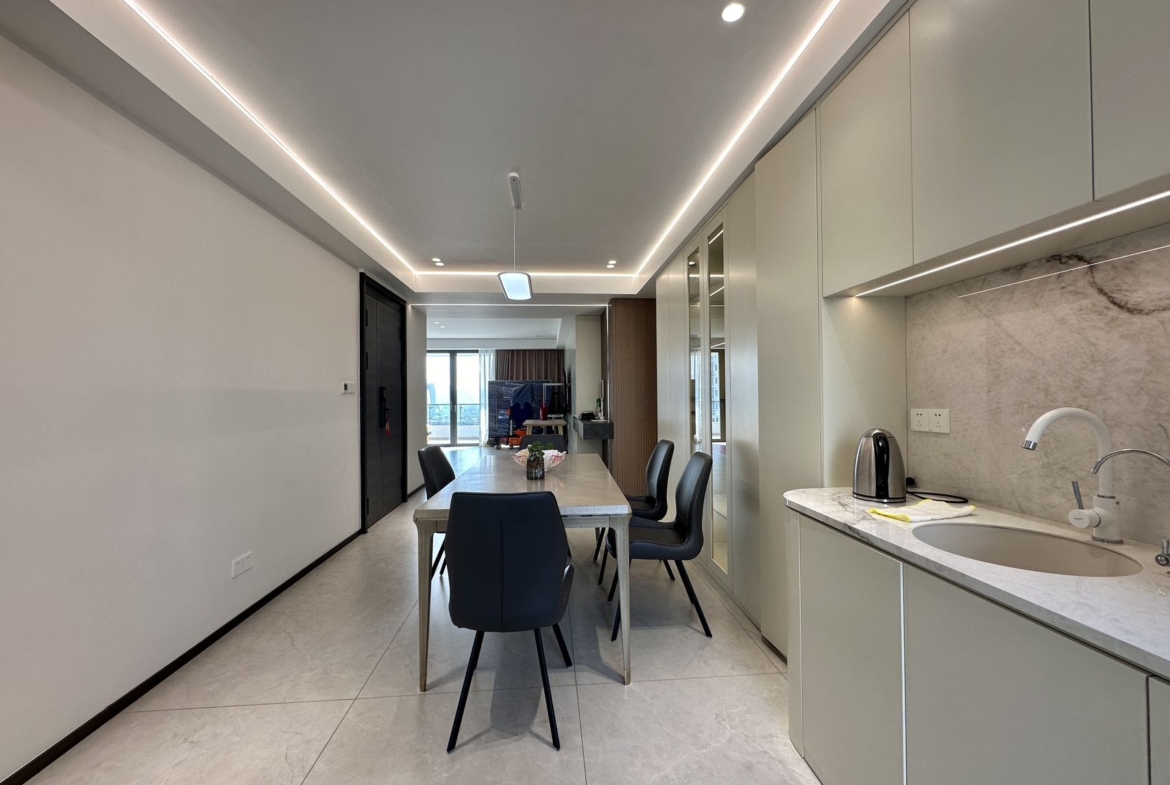 Building king unit at Top of City with 2M RMB renovation. 224 sqm, 4 beds + maid's, lake view balcony, one-unit-per-floor elevator, underground parking. 45,000 RMB/month.