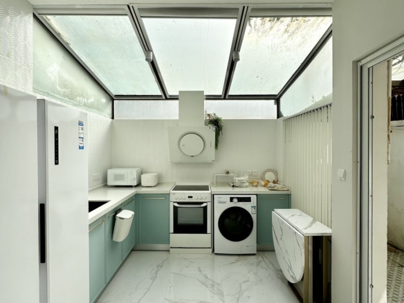 Rare unit on Wukang Road near Anfu Road. 70 sqm, 1 bed, 2 baths, underfloor heating, outdoor space, high-end appliances. 11,000 RMB/month.