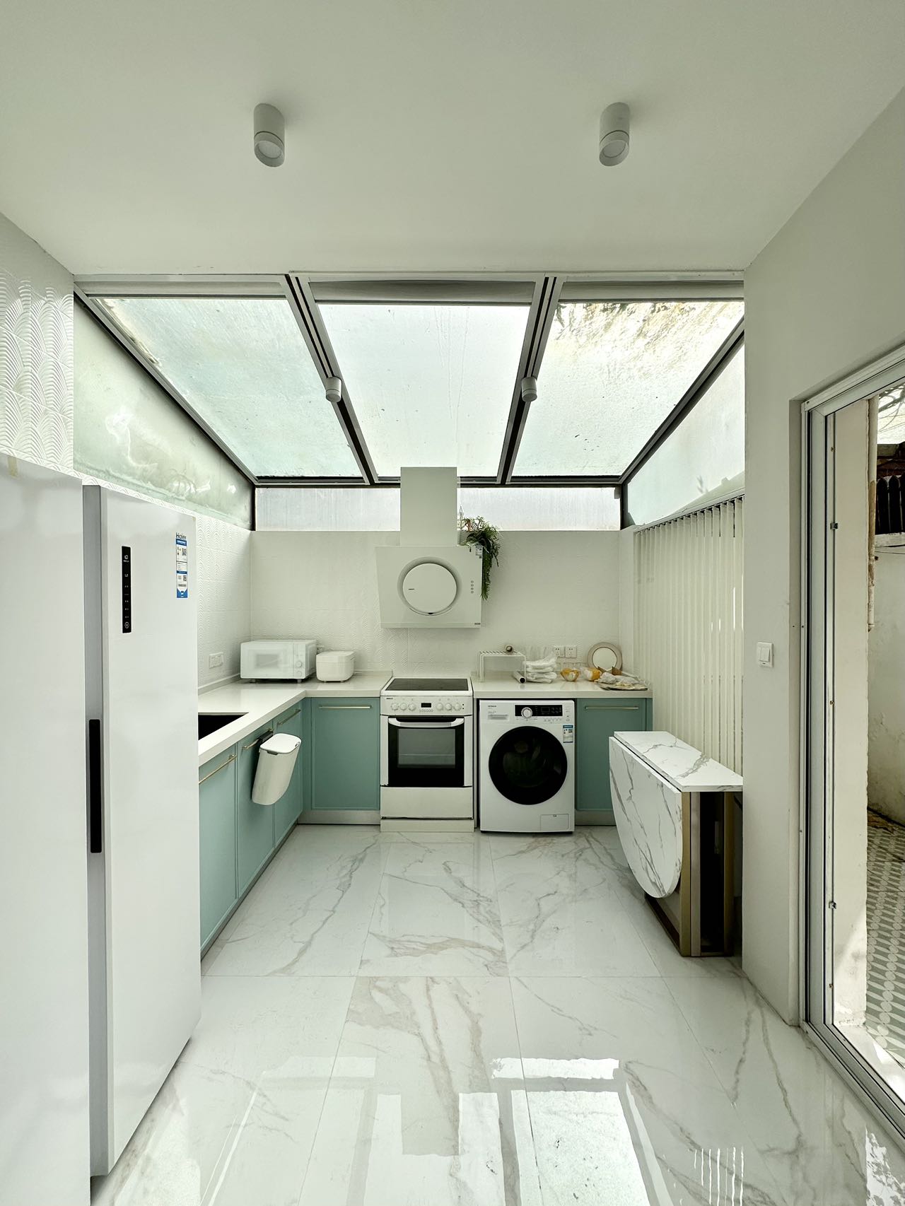 wukang-road-lane-house-ffc-70-sqm-1-bed-2-bath-floor-heating-shanghai-rentals (1) Rare unit on Wukang Road near Anfu Road. 70 sqm, 1 bed, 2 baths, underfloor heating, outdoor space, high-end appliances. 11,000 RMB/month.