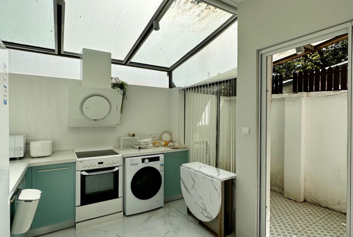 Rare unit on Wukang Road near Anfu Road. 70 sqm, 1 bed, 2 baths, underfloor heating, outdoor space, high-end appliances. 11,000 RMB/month.