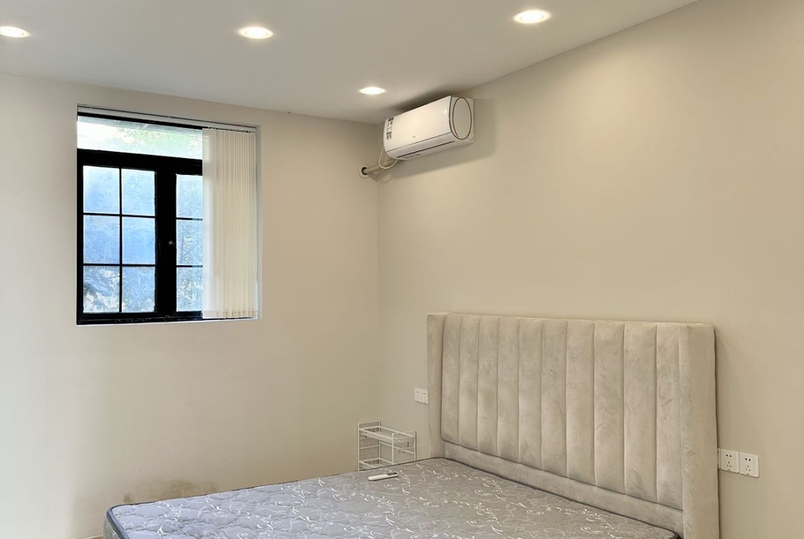 Rare unit on Wukang Road near Anfu Road. 70 sqm, 1 bed, 2 baths, underfloor heating, outdoor space, high-end appliances. 11,000 RMB/month.