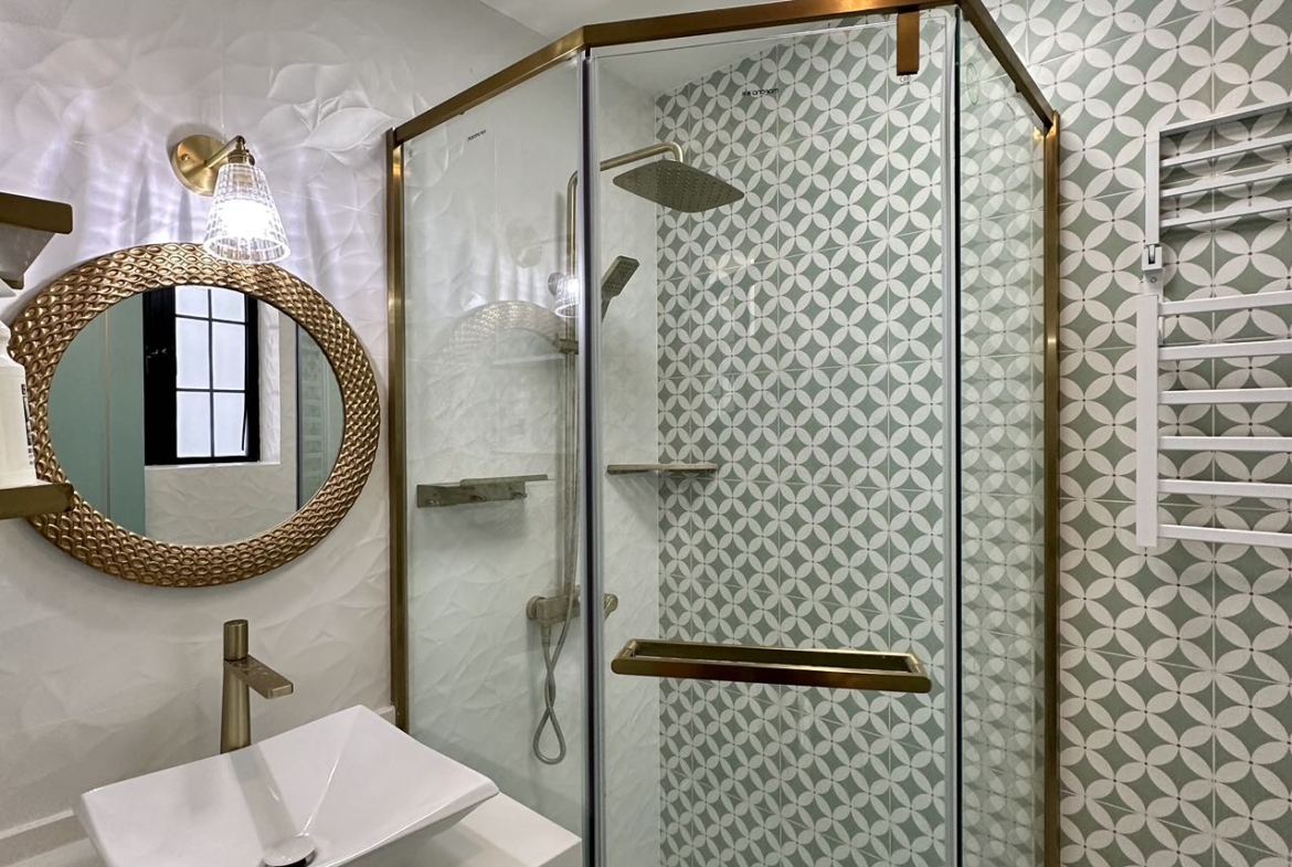 Rare unit on Wukang Road near Anfu Road. 70 sqm, 1 bed, 2 baths, underfloor heating, outdoor space, high-end appliances. 11,000 RMB/month.