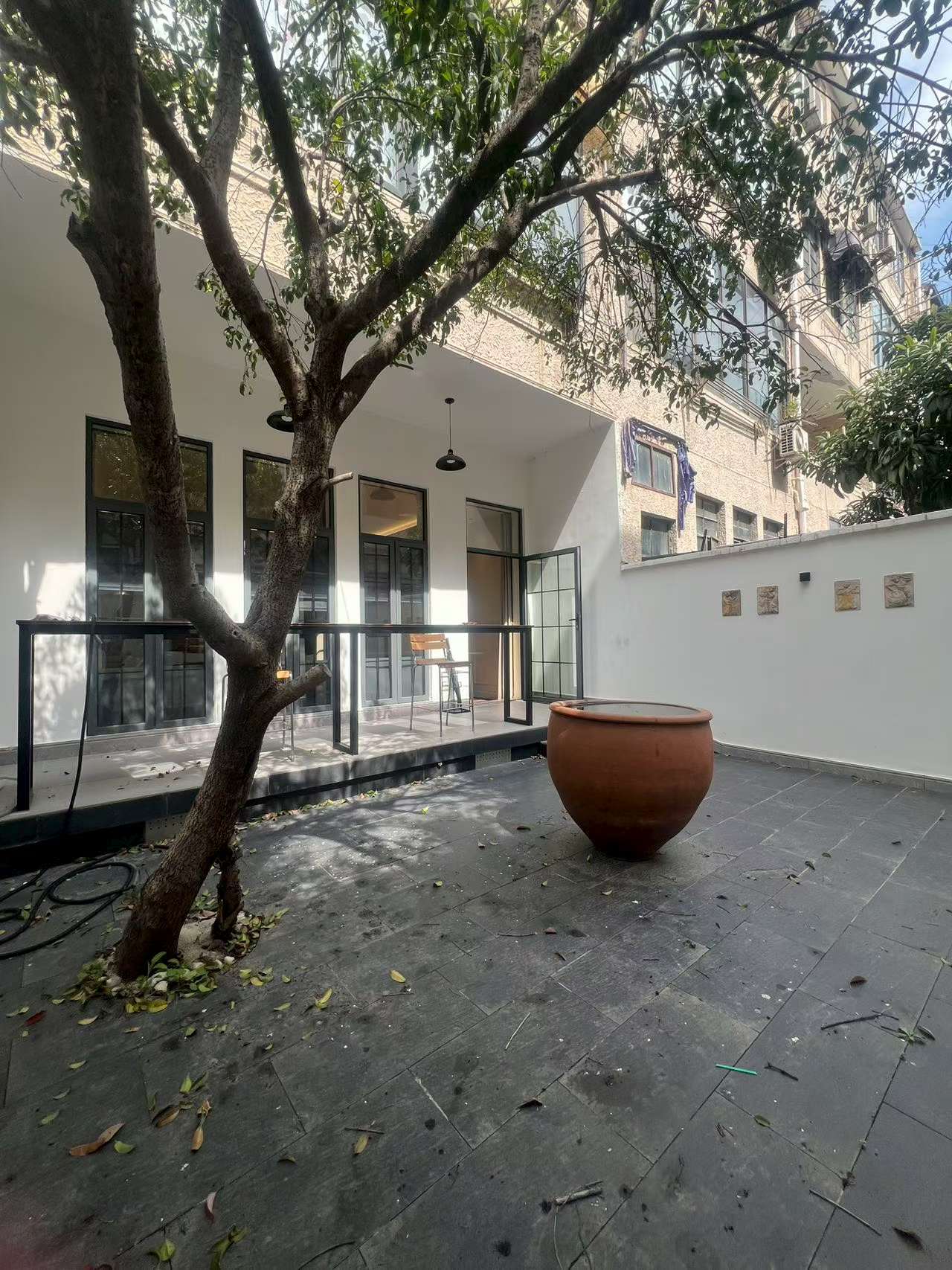 wulumuqi-road-lane-house-100-sqm-1-bed-1-bath-garden-live-work-shanghai-rentals (1) Ground floor lane house on North Urumqi Road with private garden. 100 sqm, 1 bed, 1 bath, 30 sqm garden. Live or work. 22,000 RMB/month.