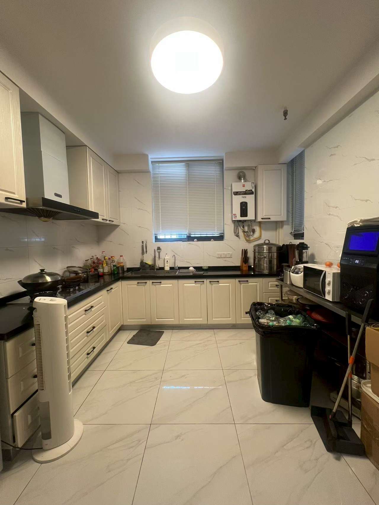 wulumuqi-road-lane-house-100-sqm-1-bed-1-bath-garden-live-work-shanghai-rentals (4) Ground floor lane house on North Urumqi Road with private garden. 100 sqm, 1 bed, 1 bath, 30 sqm garden. Live or work. 22,000 RMB/month.