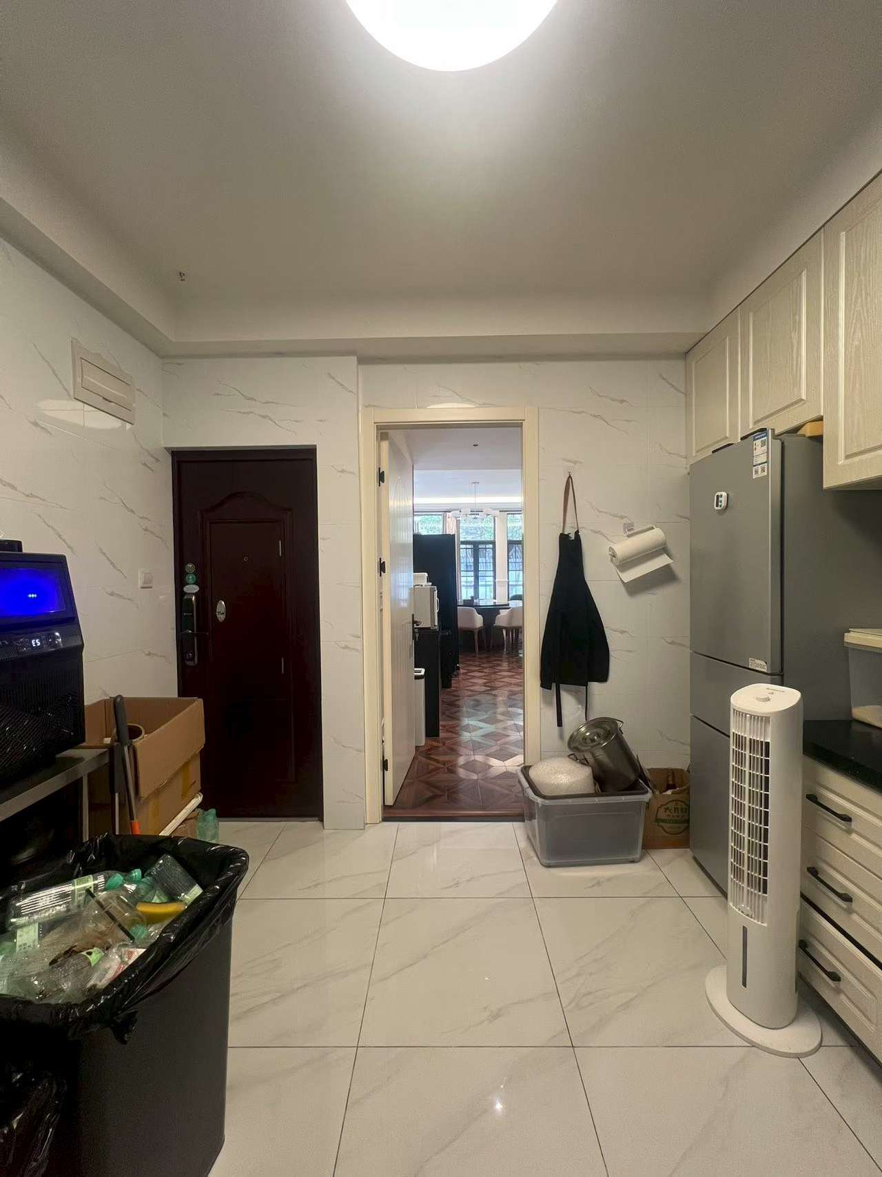 wulumuqi-road-lane-house-100-sqm-1-bed-1-bath-garden-live-work-shanghai-rentals (5) Ground floor lane house on North Urumqi Road with private garden. 100 sqm, 1 bed, 1 bath, 30 sqm garden. Live or work. 22,000 RMB/month.