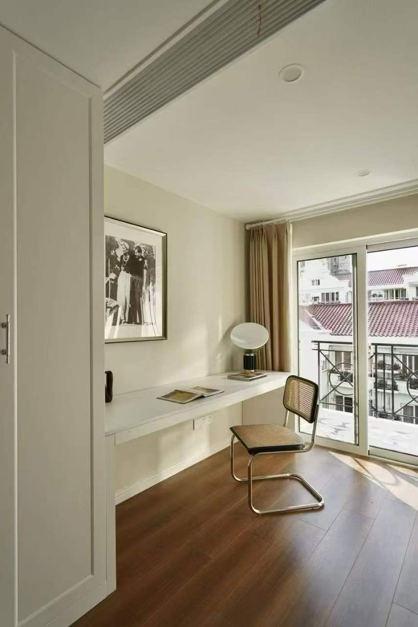 xin-fu-kang-li-jingan-129-sqm-3-bed-2-bath-floor-heating-prime-location-shanghai-rentals (4) 3-bed, 2-bath unit at Xin Fu Kang Li on XinZha Road, Jing'an. 129 sqm, underfloor heating, central AC. Near West Nanjing Road and Suzhou Creek. 23,800 RMB/month.