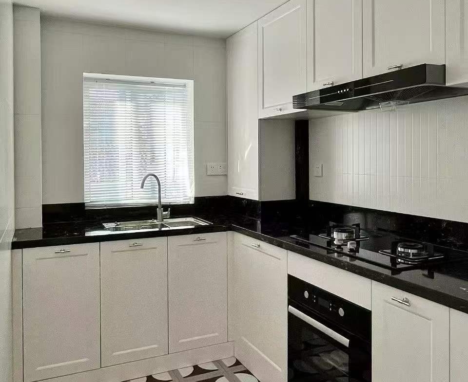 3-bed, 2-bath unit at Xin Fu Kang Li on XinZha Road, Jing'an. 129 sqm, underfloor heating, central AC. Near West Nanjing Road and Suzhou Creek. 23,800 RMB/month.