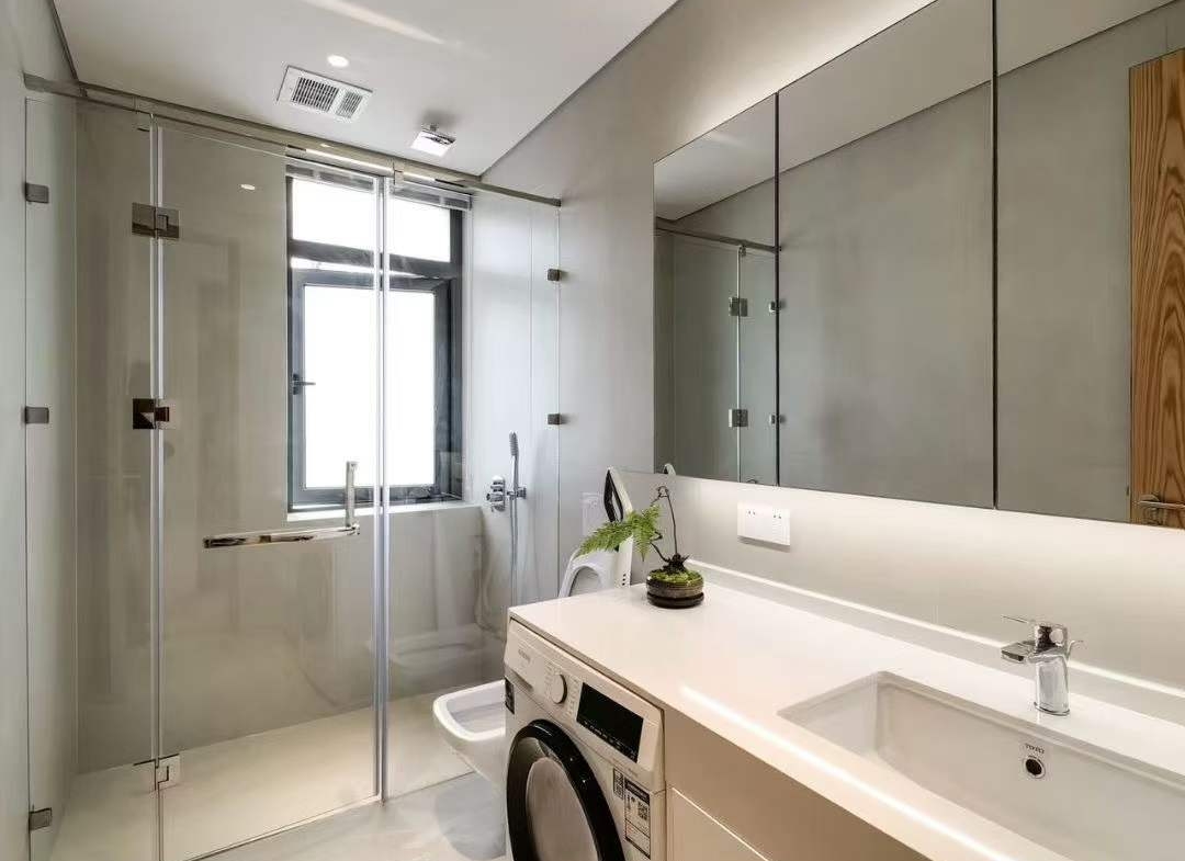 Heritage lane house on Yuyuan Road near Jing'an Temple. 3 beds, 2 baths, underfloor heating, central AC, storage room. 1927 building, 2024 restoration. 26,000 RMB/month.