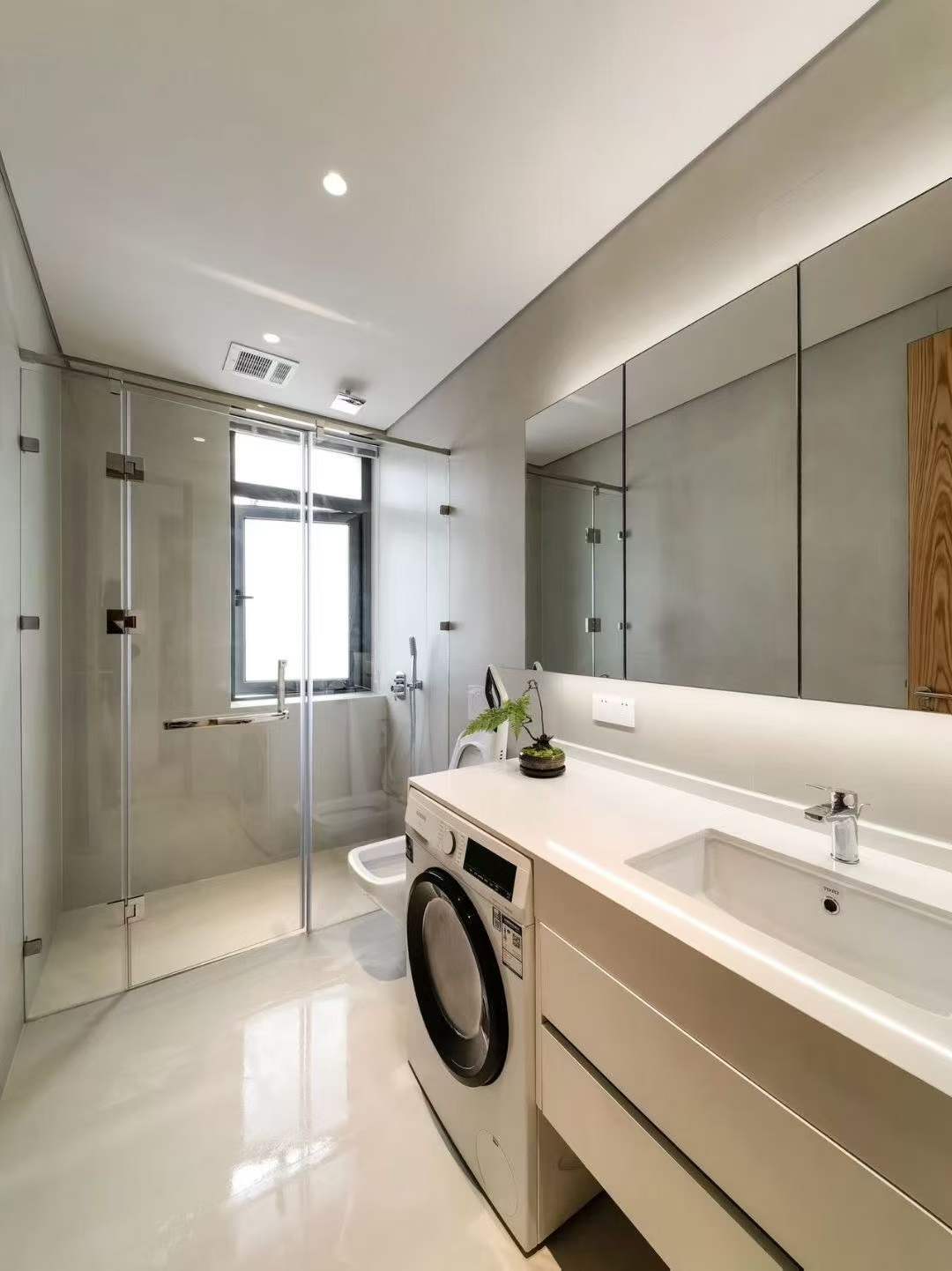 yuyuan-road-lane-house-jingan-3-bed-2-bath-floor-heating-shanghai-rentals (5) Heritage lane house on Yuyuan Road near Jing'an Temple. 3 beds, 2 baths, underfloor heating, central AC, storage room. 1927 building, 2024 restoration. 26,000 RMB/month.
