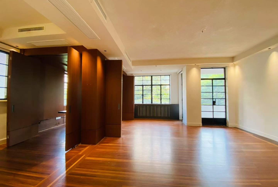 Heritage apartment at 69 North Urumqi Road, built 1935. 180 sqm, 3+1 beds, large balcony, central AC, elevator. Near Jing'an Temple Station. 38,000 RMB/month.
