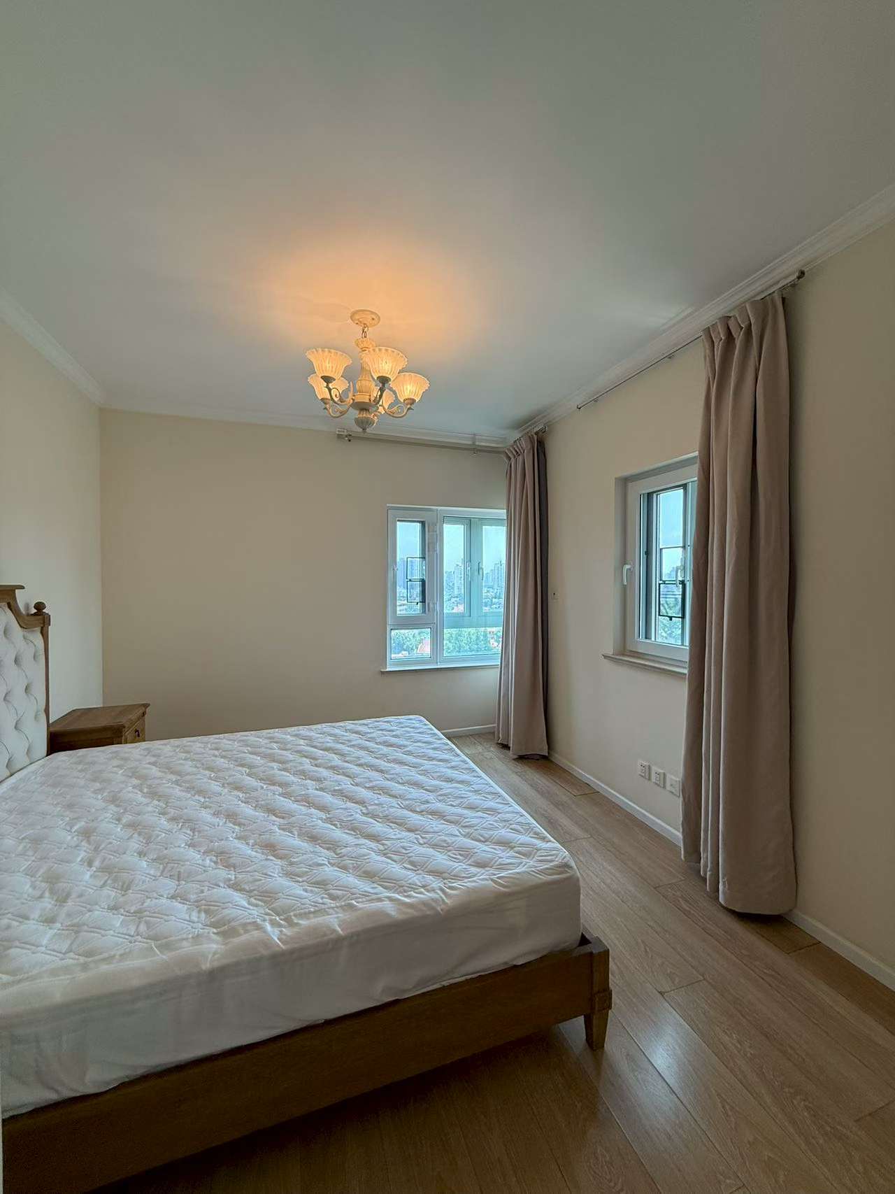 2-bed, 2-bath unit at Ambassy Court on Huaihai Road. 123 sqm, southeast facing, large balcony, underfloor heating, clubhouse with pools and gym. 25,000 RMB/month.