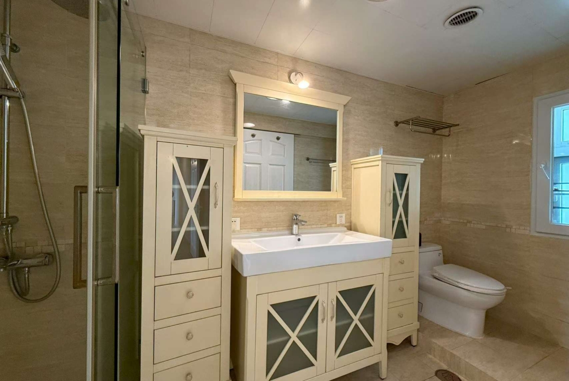 2-bed, 2-bath unit at Ambassy Court on Huaihai Road. 123 sqm, southeast facing, large balcony, underfloor heating, clubhouse with pools and gym. 25,000 RMB/month.