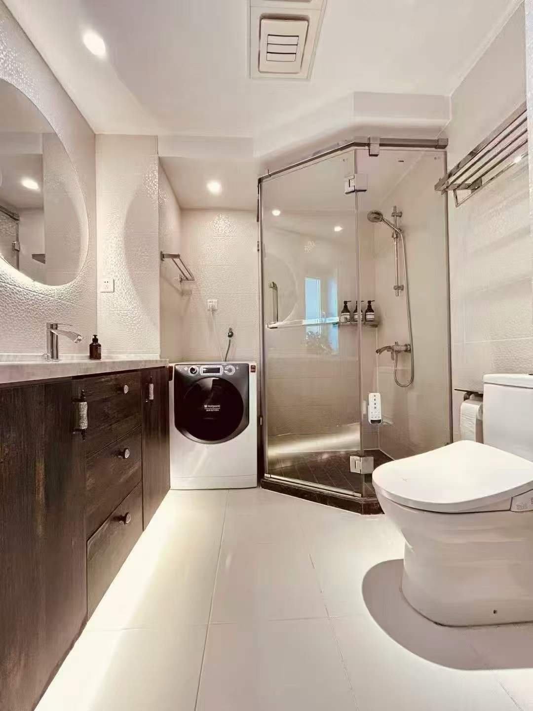 ambassy-court-ffc-2-bed-2-bath-italian-renovation-floor-heating-high-floor-shanghai-rentals (6) High-floor 2-bed, 2-bath unit at Ambassy Court on Huaihai Road. 114 sqm, Italian designer renovation, imported finishes, underfloor heating, clubhouse. 28,000 RMB/month.