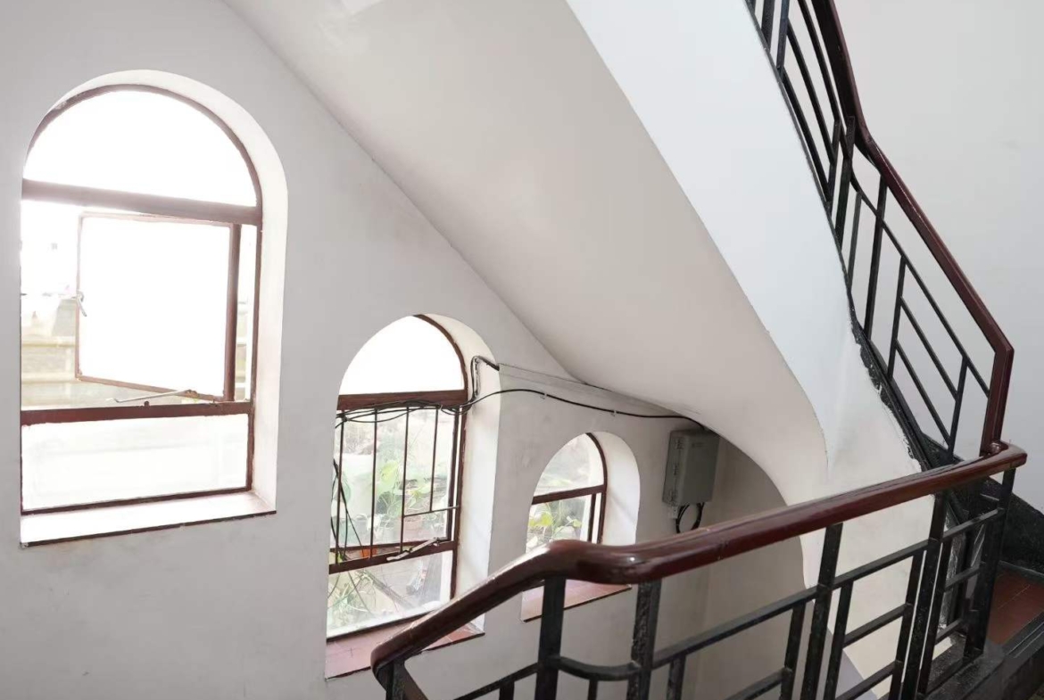 2+1 bedroom unit on Dechang Road in Xuhui, near Former French Concession. 120 sqm, 2nd floor walk-up, school catchment. 18,000 RMB/month or 17M sale.