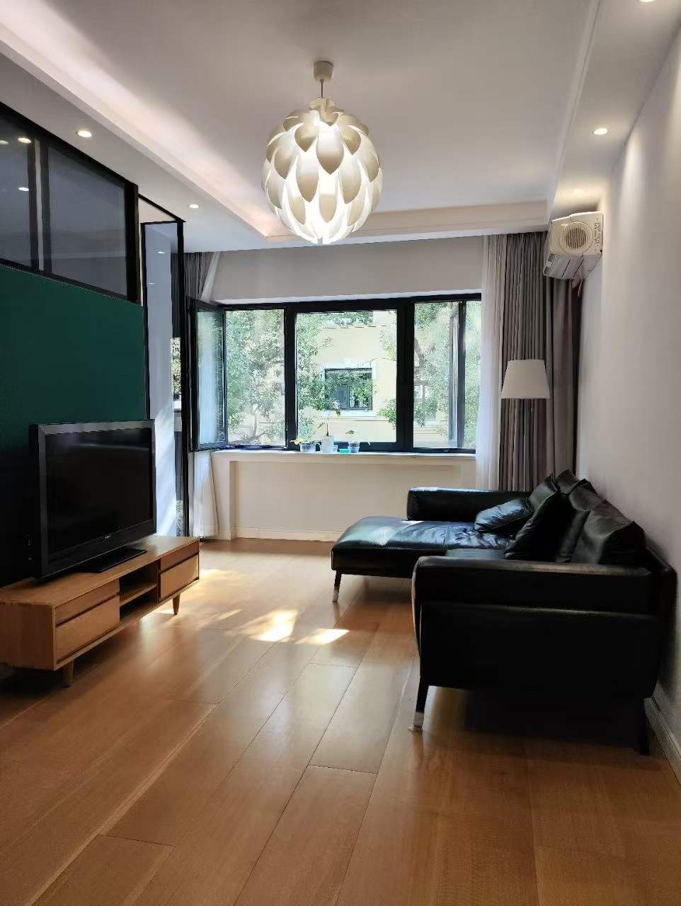 2+1 bedroom unit on Dechang Road in Xuhui, near Former French Concession. 120 sqm, 2nd floor walk-up, school catchment. 18,000 RMB/month or 17M sale.