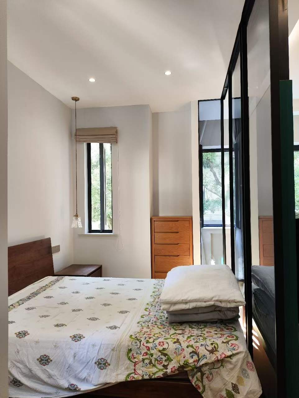 2+1 bedroom unit on Dechang Road in Xuhui, near Former French Concession. 120 sqm, 2nd floor walk-up, school catchment. 18,000 RMB/month or 17M sale.