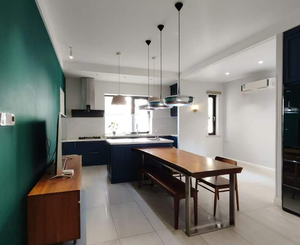 2+1 bedroom unit on Dechang Road in Xuhui, near Former French Concession. 120 sqm, 2nd floor walk-up, school catchment. 18,000 RMB/month or 17M sale.